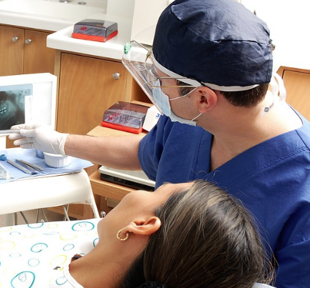 image of a woman with vertigo going to the dentist